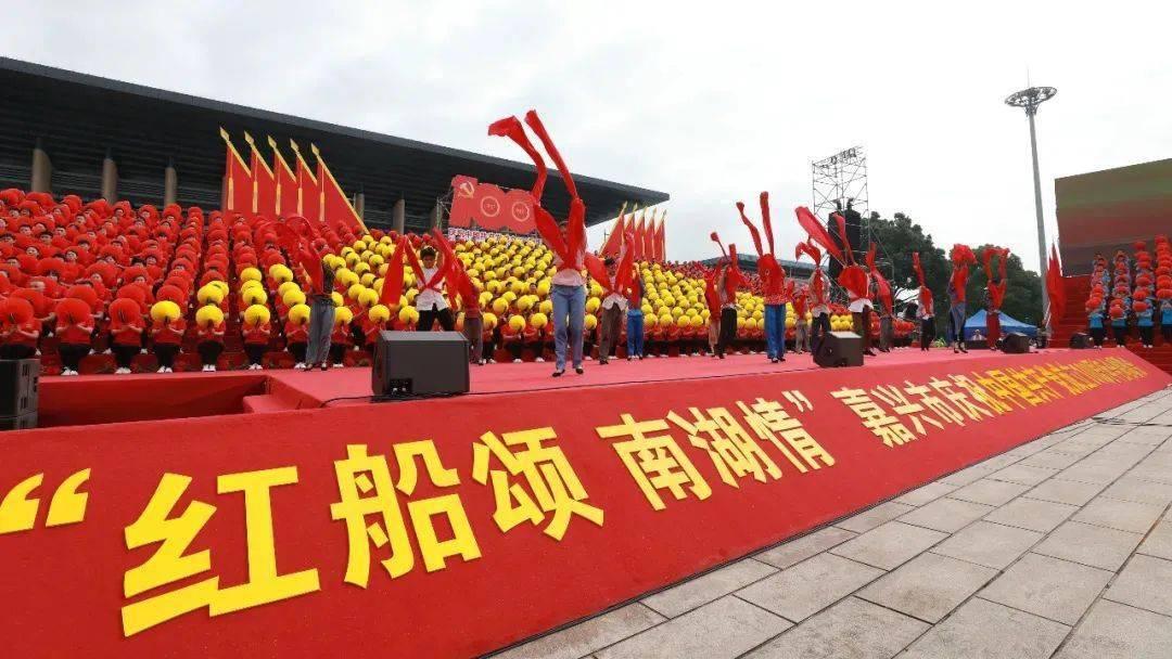 LME铜升至三周高点，受需求预期、库存下降和美元走软影响